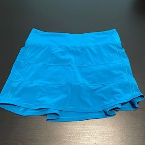 Lululemon size 6 Tall blue skirt